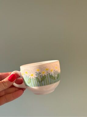 Vintage Arcopal France Daisy 🌼 Milk Glass Cup